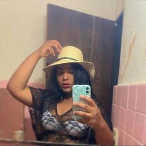 Meet your Posher, Naomy